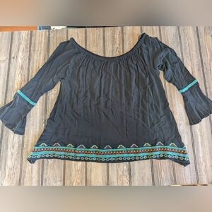 Wrangler 1X blouse in black with embroidery on hem